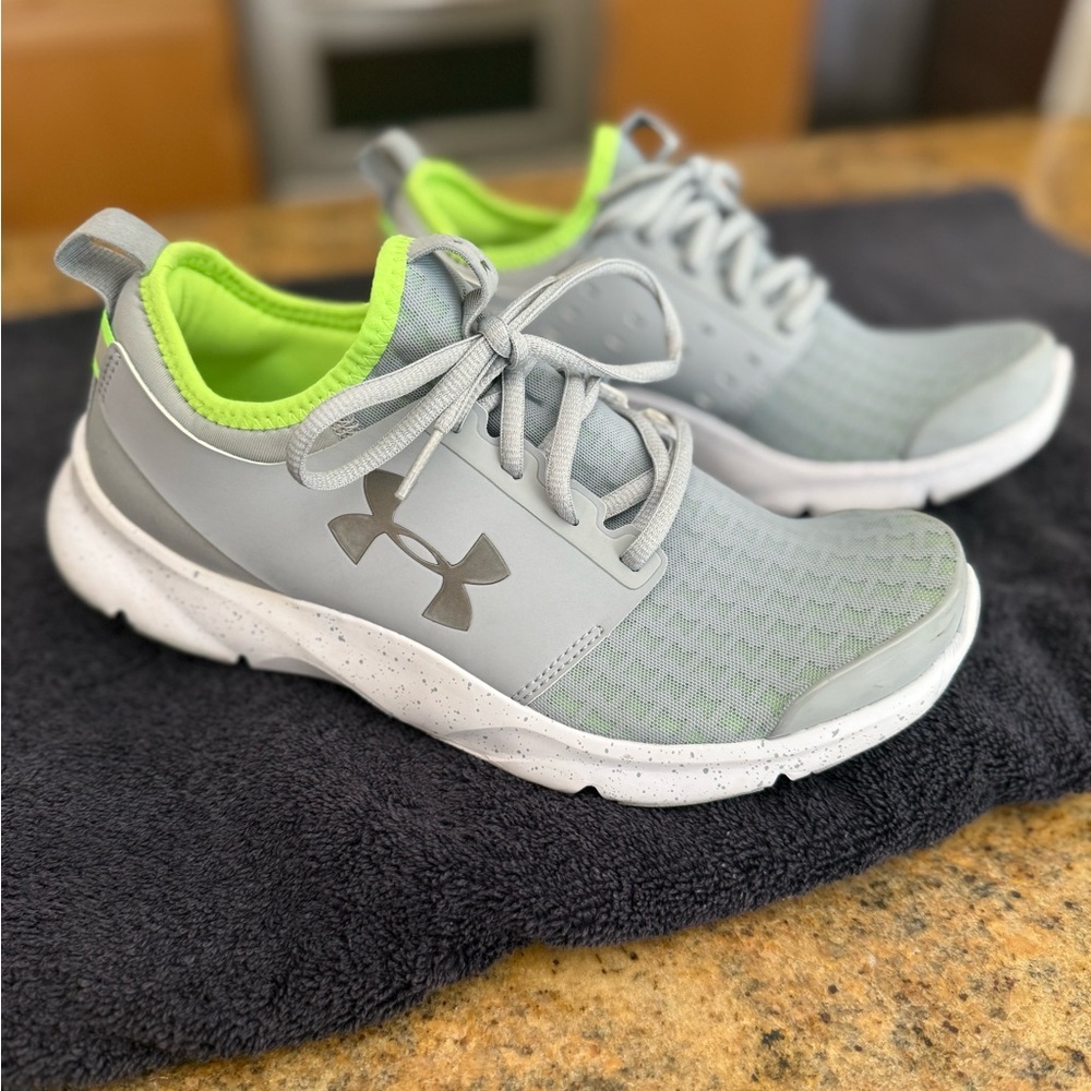 Under Armour Women’s Athletic Shoes Size 9 in Gray/Neon Green